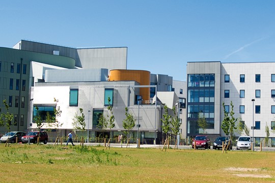 đại học east anglia into